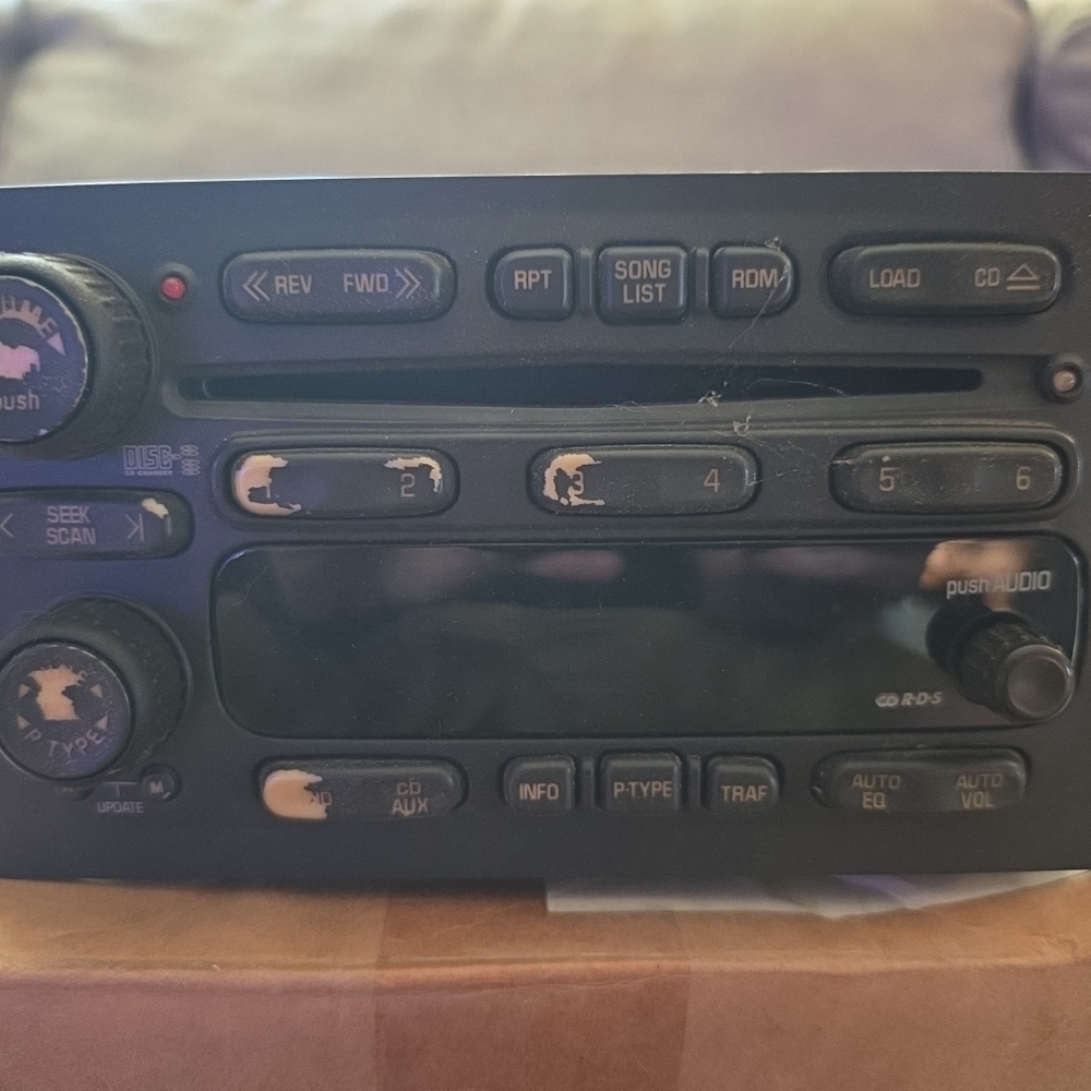 2005 Chevy Tahoe 6 Disc Car Stereo
